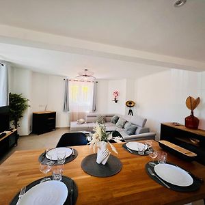 Appartement à 2 Chambres à Coucher