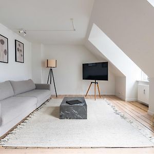 Cozy 2 Bedroom Apartment In Peaceful Neighbourhood