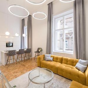 Andrassy Apartment With Free Parking