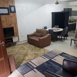 Appartement à 3 Chambres à Coucher