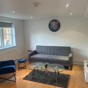 Spacious And Cosy Entire Flat