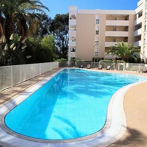 Appartement Hyeres Centre Avec Piscine Et Parking Prive