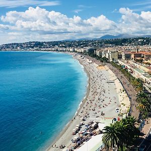 Magnificent Renovated Apartment, 2 Rooms Of 45 M2, Close Tothe Sea, Top Floor, Terrace