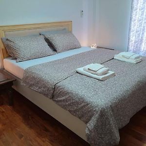 Quite & Cozy Apartment In Athens Near Metro
