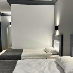 Chambre Double au Sous-Sol