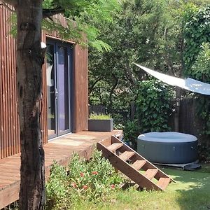 Joli Studio Indépendant En Bois Avec Jacuzzi Prive