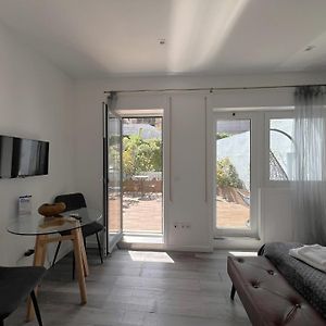 Almada Studios & Suites