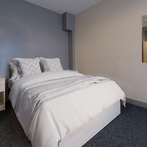 Studio Lit King-Size