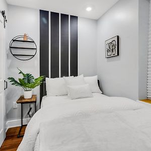 Studio Lit King-Size