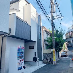 Shinjuku#Ookubo#Kabukicho#New Built 4Beds Room,3 Toilets, 2 Shower Rooms#新宿中心#大久保#歌舞伎#地铁站步行2分#新建一栋3层楼 4个卧室3个卫生间2个浴室1个客厅#高速无限制网络#智能马桶#干湿分离103