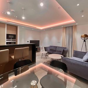 Appartement à 2 Chambres à Coucher