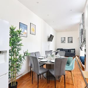 Appartement à 2 Chambres à Coucher