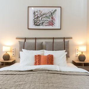 Charming Downtown Apartment