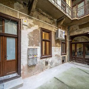 Modern Oasis In Roekk Street By Newave Apartments