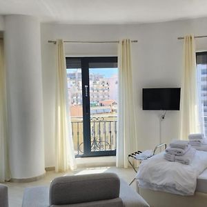 Appartement à 3 Chambres à Coucher aux Étages Supérieurs