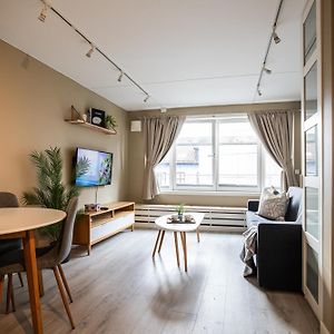 Ultracentral Duplex With Private Rooftop Terrace
