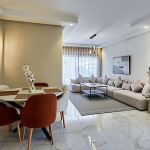 Your Home Away From Home 2 Bed Flat With Parking