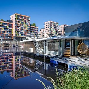 Hausboat Holesovice
