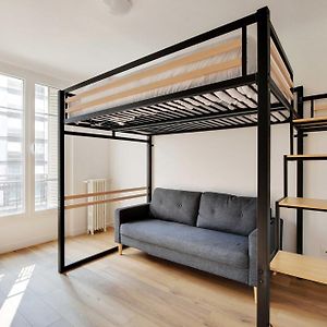 Studio Lit King-Size