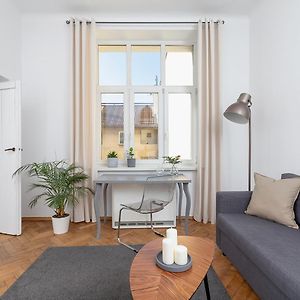 Apartment With Balcony - Paulinska 8 Street