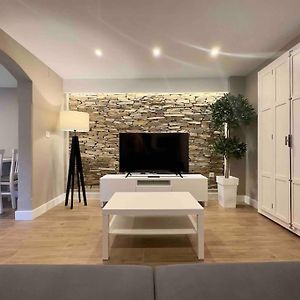 Apartamento Anaya, 3º Piso, A Estrenar En Pleno Centro De Granada