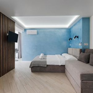 Studio Lit King-Size