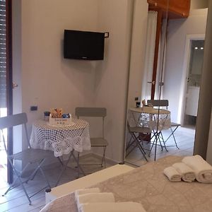 Home Elisabet