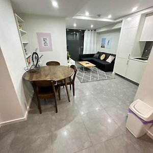 2 Bd Apt With Large Courtyard Near The Star Casino