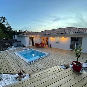 Villa à 3 Chambres à Coucher