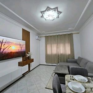 Appartement à 3 Chambres à Coucher