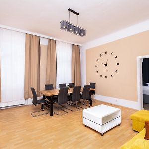Appartement de Luxe à 2 Chambres à Coucher