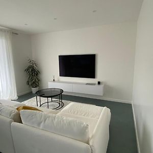 Modern Green & White - Apartments T3 60M2 Annecy - Parking Prive - Wifi - Netflix
