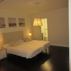 Studio Lit King-Size
