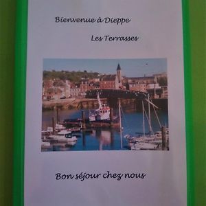 Les Belles Terrasses Dieppe ,3 appartements , LE VEGETAL de 1 à 8 personnes , LE TROPICAL de 1 à 6 personnes , LE FLORAL avec TERRASSE de 1 à 3 personnes , quartier calme au stationnement gratuit à coté de l'avenue verte