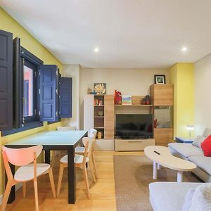 Two Bedroom Apartment Plaza Mayor By Sharingco