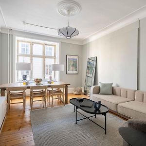 New Charming Apt In City Center