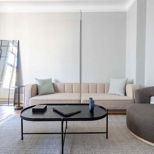 New Charming Apt In City Center