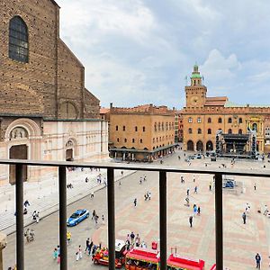 Immobo Domus - Piazza Maggiore View