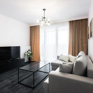 Neartopl Apartments Deluxe Vermelo Parking