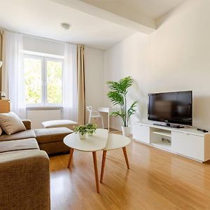 Appartement à 2 Chambres à Coucher