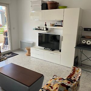Modern Condo W Terrace 250M From Beach & Pool