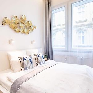 Ultra Central - New - Comfy Studio