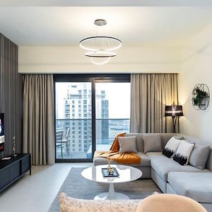 Burj & Fountain Views - Large Apt For 12 Guests!