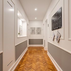Home Out Rooms & Apartments
