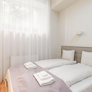 Cosy One-Bedroom Ground Floor Apartment