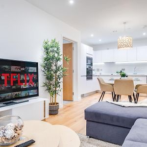 Pluxa Crème Opulence 5 Star Beautiful High End Apartment in Birmingham City Centre