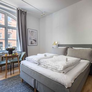 Perfect Couples Retreat In Urban Area