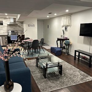 Beautiful Lower Level 2 Bedroom Aprt