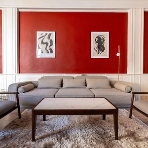 Deluxe Apartment At Perfect Location