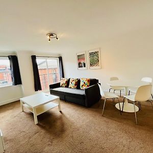 Exquisite City Centre Apartment - Recently Refurbed - 2 Bed 2 Bath - Free Parking - Netflix Amazon Disney